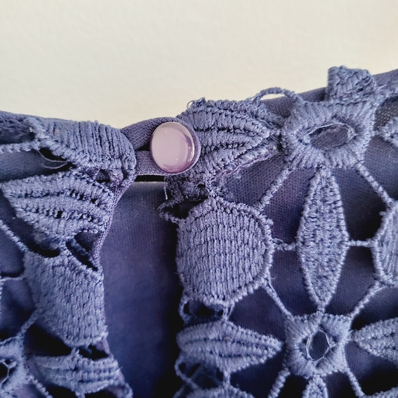 Monteau lace crochet navy halter dress size medium.  Lined underneath. - Picture 6 of 9